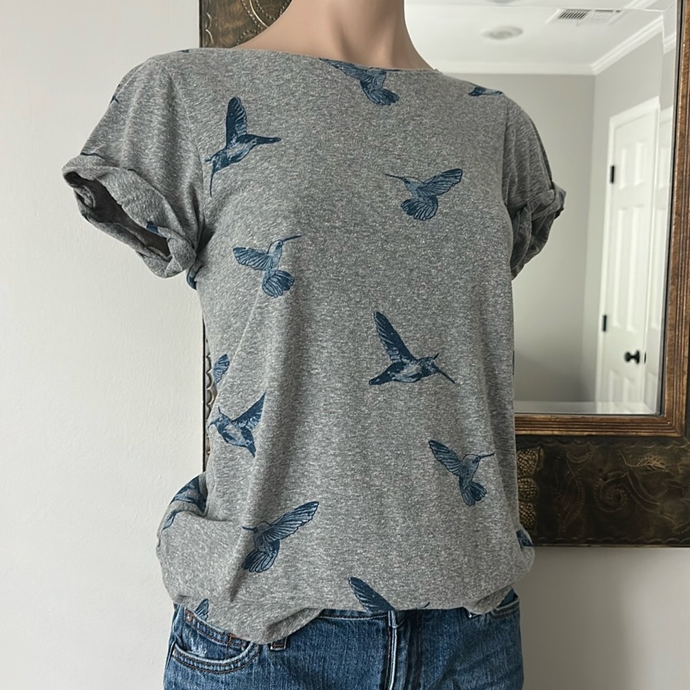 T.la Petite XS Gray/Blue Hummingbird Tee- Anthropologie